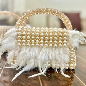Feathery pearl Clutch
